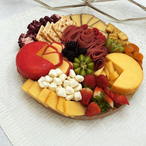 Custom cheese boards for events in New Jersey by Alecrim Studios