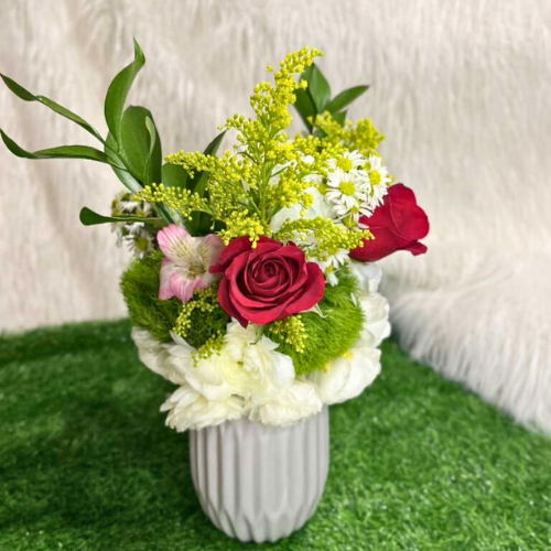 Exclusive personalized gifts and custom gift sets Alecrim Studios.